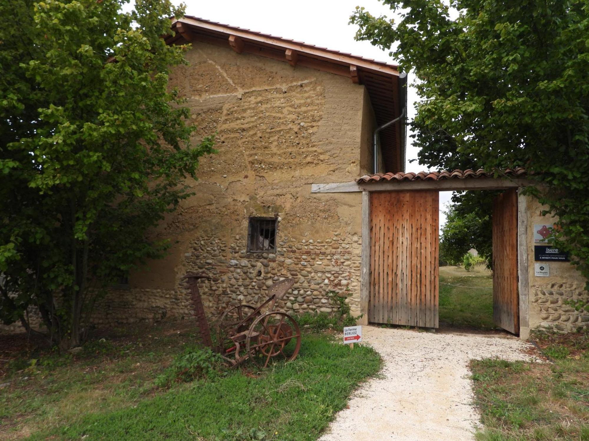 La Ferme De Berlioz Aparthotel La Cote-Saint-Andre Luaran gambar